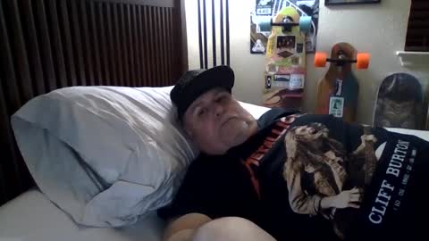 Snapshot of panos678442 chatting on February 7, 11:23 am panos online show from February 7, 11:23 am