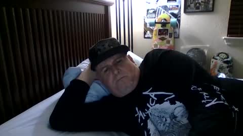 Snapshot of panos678442 chatting on February 16, 7:15 am panos online show from February 16, 7:15 am
