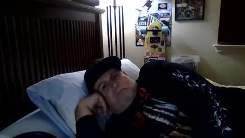 Snapshot of panos678442 chatting on March 1, 11:28 am panos online show from March 1, 11:28 am