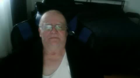 papilly online show from April 20, 9:39 pm