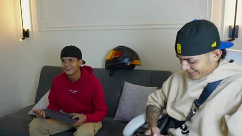 Snapshot of paradise_boy_s chatting on January 24, 12:10 am Ryan And Casper online show from January 24, 12:10 am