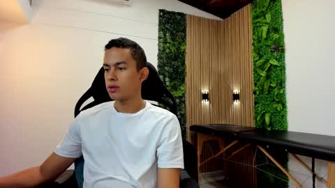Snapshot of party_guyssex chatting on March 7, 12:56 pm liampacoyosh and erick online show from March 7, 12:56 pm
