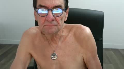 Snapshot of pastelito76 chatting on October 7, 2:43 pm Bob online show from October 7, 2:43 pm