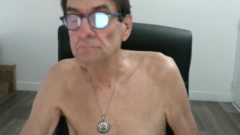 Snapshot of pastelito76 chatting on October 3, 3:50 pm Bob online show from October 3, 3:50 pm