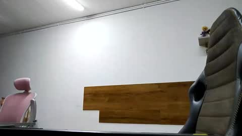 pato_lavida_ online show from April 18, 9:25 pm