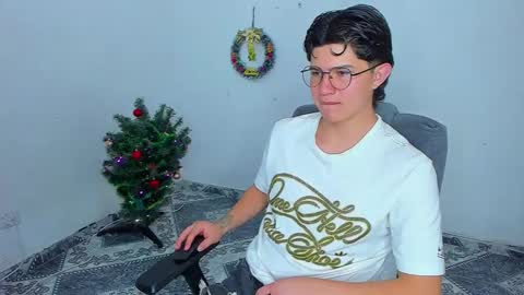 Snapshot of patrik027 chatting on December 16, 8:58 pm .... online show from December 16, 8:58 pm