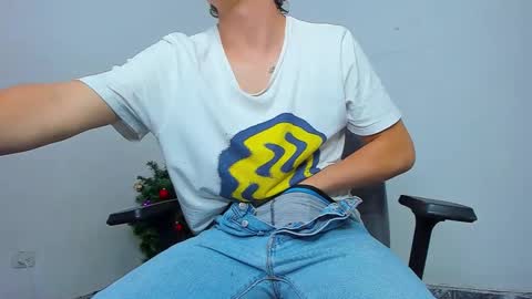 Snapshot of patrik027 chatting on December 18, 2:49 pm .... online show from December 18, 2:49 pm