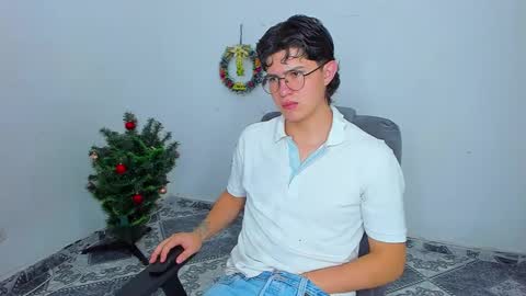 Snapshot of patrik027 chatting on December 21, 2:26 pm .... online show from December 21, 2:26 pm