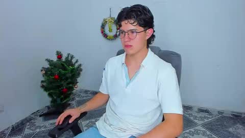 Snapshot of patrik027 chatting on December 22, 12:28 am .... online show from December 22, 12:28 am