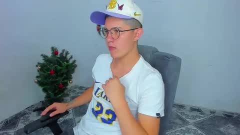 Snapshot of patrik027 chatting on January 5, 7:28 pm .... online show from January 5, 7:28 pm