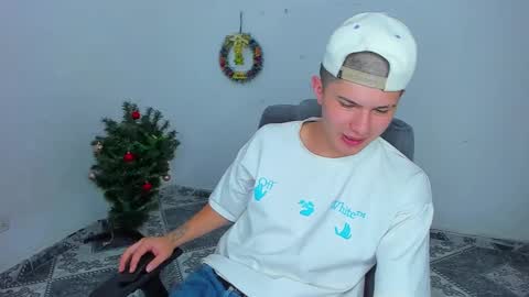 Snapshot of patrik027 chatting on January 6, 9:54 pm .... online show from January 6, 9:54 pm