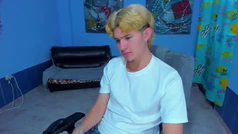 Snapshot of patrik027 chatting on September 15, 8:04 am .... online show from September 15, 8:04 am