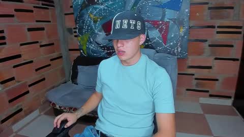 Snapshot of patrik027 chatting on February 3, 7:52 pm .... online show from February 3, 7:52 pm