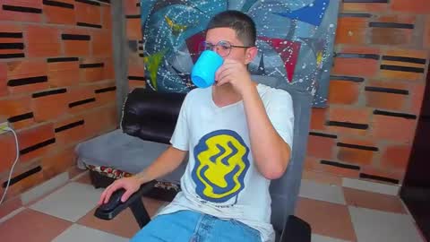 Snapshot of patrik027 chatting on March 6, 9:42 pm .... online show from March 6, 9:42 pm