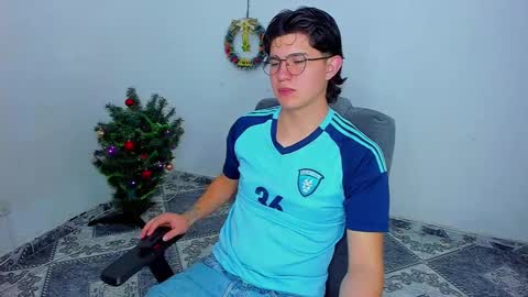 Snapshot of patrik027 chatting on December 14, 8:51 pm .... online show from December 14, 8:51 pm