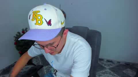 Snapshot of patrik027 chatting on January 7, 11:54 am .... online show from January 7, 11:54 am