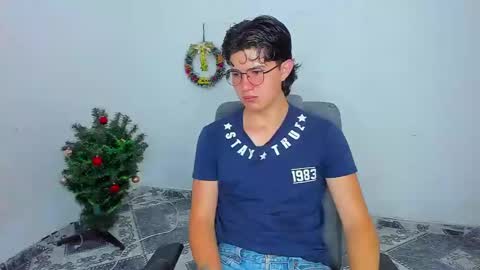 Snapshot of patrik027 chatting on December 28, 1:29 pm .... online show from December 28, 1:29 pm