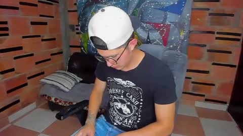 Snapshot of patrik027 chatting on February 12, 9:43 pm .... online show from February 12, 9:43 pm