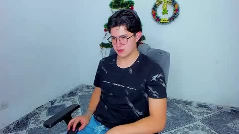 Snapshot of patrik027 chatting on December 4, 9:46 pm .... online show from December 4, 9:46 pm