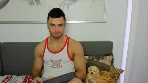 paulblack021 online show from February 9, 9:06 pm