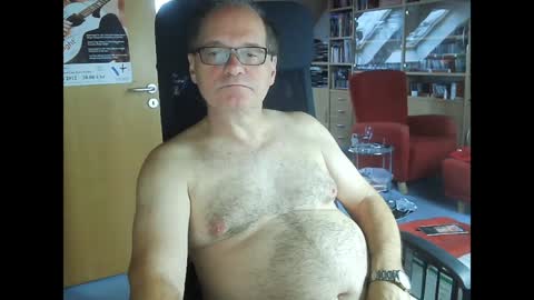 Snapshot of pavlovsdog2006 chatting on December 3, 8:14 am Pavlov aka Peter online show from December 3, 8:14 am