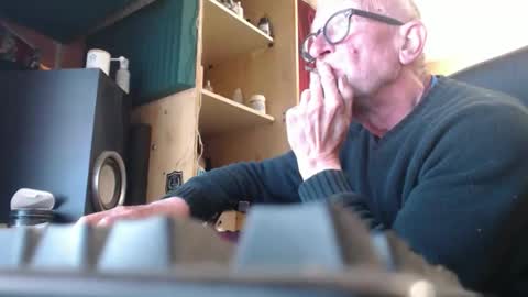 pc8474408 online show from April 21, 12:33 pm