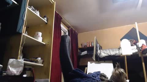 pc8474408 online show from April 23, 12:29 pm