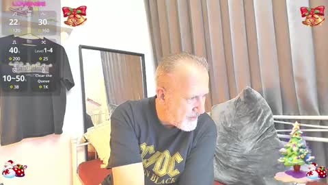 Snapshot of peacetous chatting on February 1, 6:40 pm Marc online show from February 1, 6:40 pm