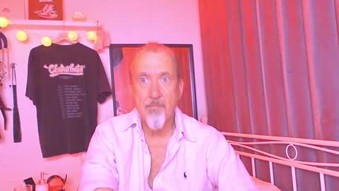 Snapshot of peacetous chatting on December 24, 3:27 am Marc online show from December 24, 3:27 am