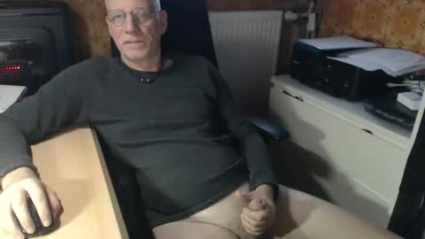 Pemue65 online show from November 10, 7:46 am