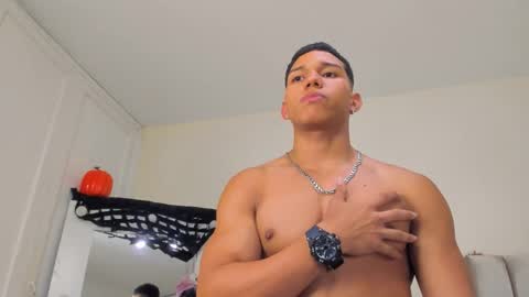 Snapshot of percy_god chatting on September 24, 1:05 am percy_god online show from September 24, 1:05 am