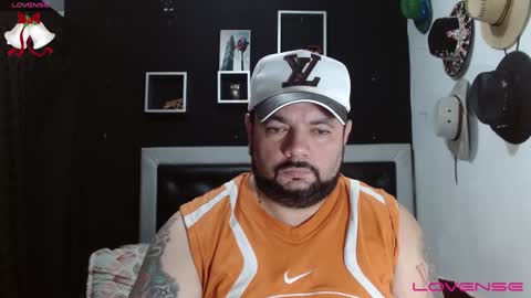 Snapshot of perverseveteranmanxxx chatting on December 29, 4:08 pm Carlos online show from December 29, 4:08 pm