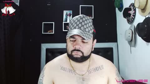 Snapshot of perverseveteranmanxxx chatting on December 30, 4:20 am Carlos online show from December 30, 4:20 am