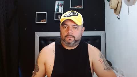 Snapshot of perverseveteranmanxxx chatting on February 12, 2:32 pm Carlos online show from February 12, 2:32 pm