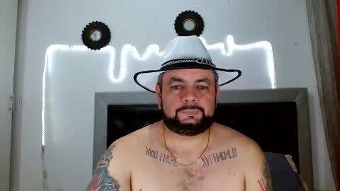 Snapshot of perverseveteranmanxxx chatting on October 18, 4:17 am Carlos online show from October 18, 4:17 am
