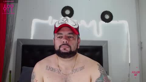 Snapshot of perverseveteranmanxxx chatting on October 15, 9:11 pm Carlos online show from October 15, 9:11 pm