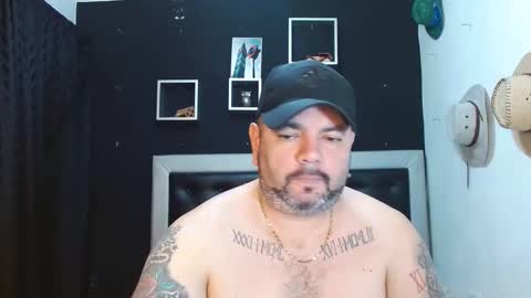 Snapshot of perverseveteranmanxxx chatting on January 29, 2:00 pm Carlos online show from January 29, 2:00 pm