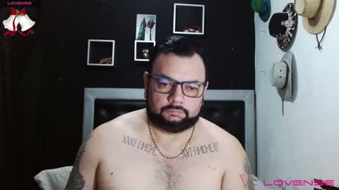 Snapshot of perverseveteranmanxxx chatting on December 28, 4:41 am Carlos online show from December 28, 4:41 am