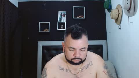 Snapshot of perverseveteranmanxxx chatting on February 14, 4:31 pm Carlos online show from February 14, 4:31 pm