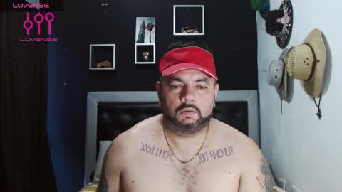 Snapshot of perverseveteranmanxxx chatting on December 11, 8:16 pm Carlos online show from December 11, 8:16 pm