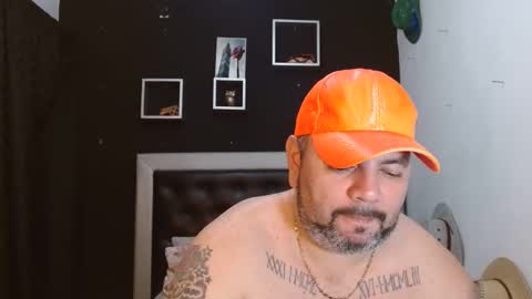 Snapshot of perverseveteranmanxxx chatting on February 2, 11:21 pm Carlos online show from February 2, 11:21 pm