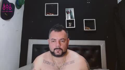 Snapshot of perverseveteranmanxxx chatting on February 26, 5:28 pm Carlos online show from February 26, 5:28 pm