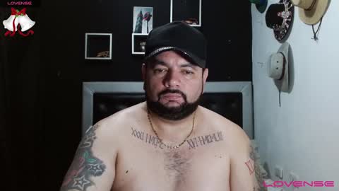 Snapshot of perverseveteranmanxxx chatting on December 27, 3:20 am Carlos online show from December 27, 3:20 am