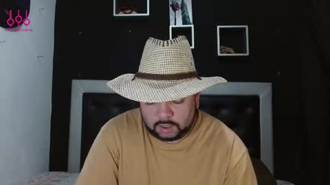 Snapshot of perverseveteranmanxxx chatting on February 21, 2:48 pm Carlos online show from February 21, 2:48 pm