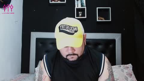 Snapshot of perverseveteranmanxxx chatting on February 22, 1:44 am Carlos online show from February 22, 1:44 am