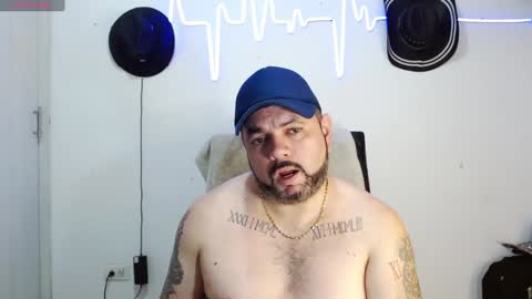 Snapshot of perverseveteranmanxxx chatting on December 19, 5:07 am Carlos online show from December 19, 5:07 am