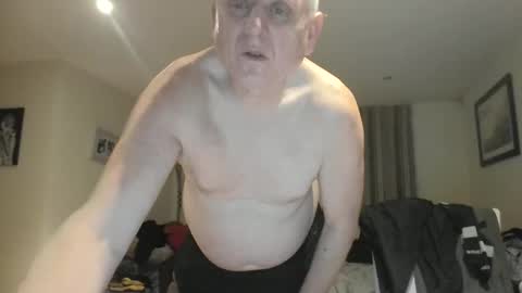 petez0305 online show from October 19, 11:41 pm