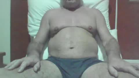 Snapshot of phil279 chatting on December 30, 11:37 am Phil online show from December 30, 11:37 am