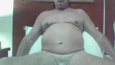 Snapshot of phil279 chatting on January 2, 12:02 am Phil online show from January 2, 12:02 am