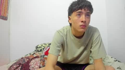 picaszomilos350 online show from April 23, 6:43 pm